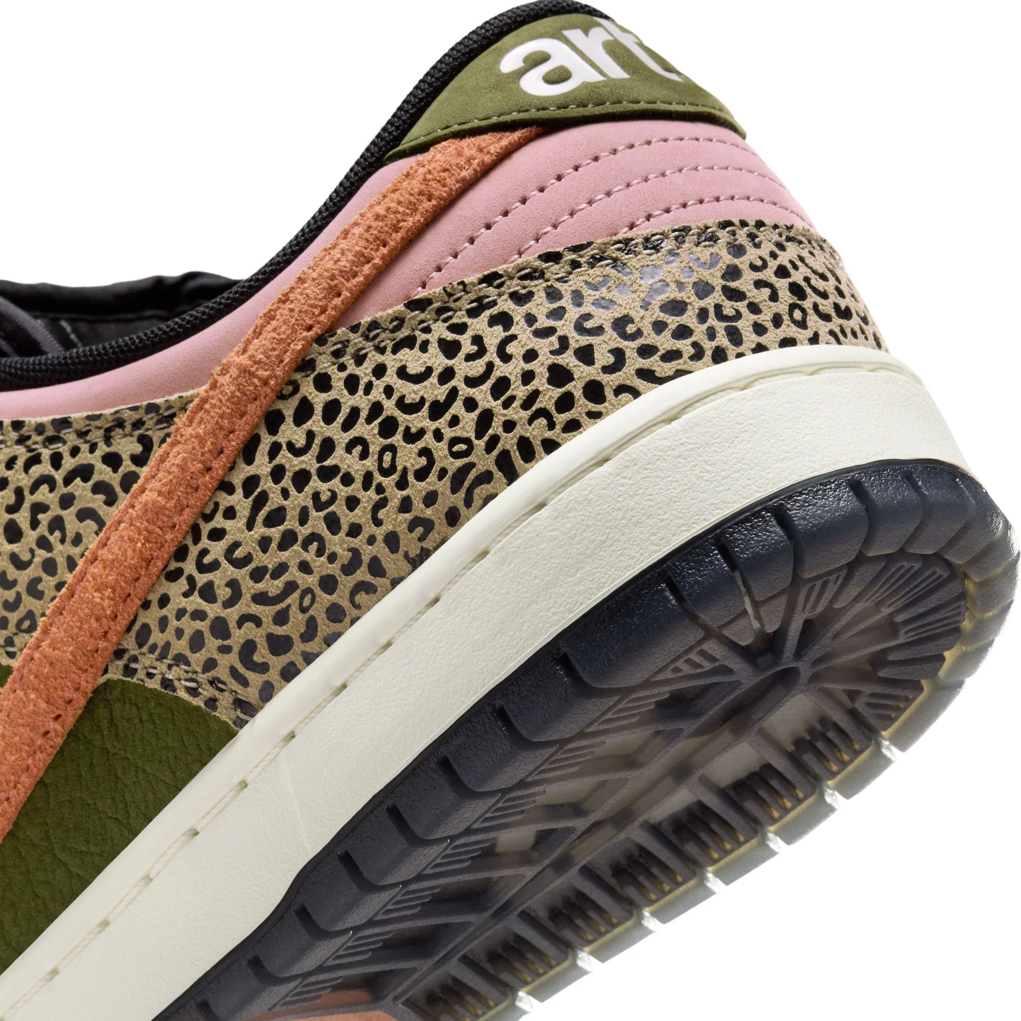 Nike SB Dunk Low Pro - Khaki / Amber Brown - Rough Green - Rust Pink - Image 7