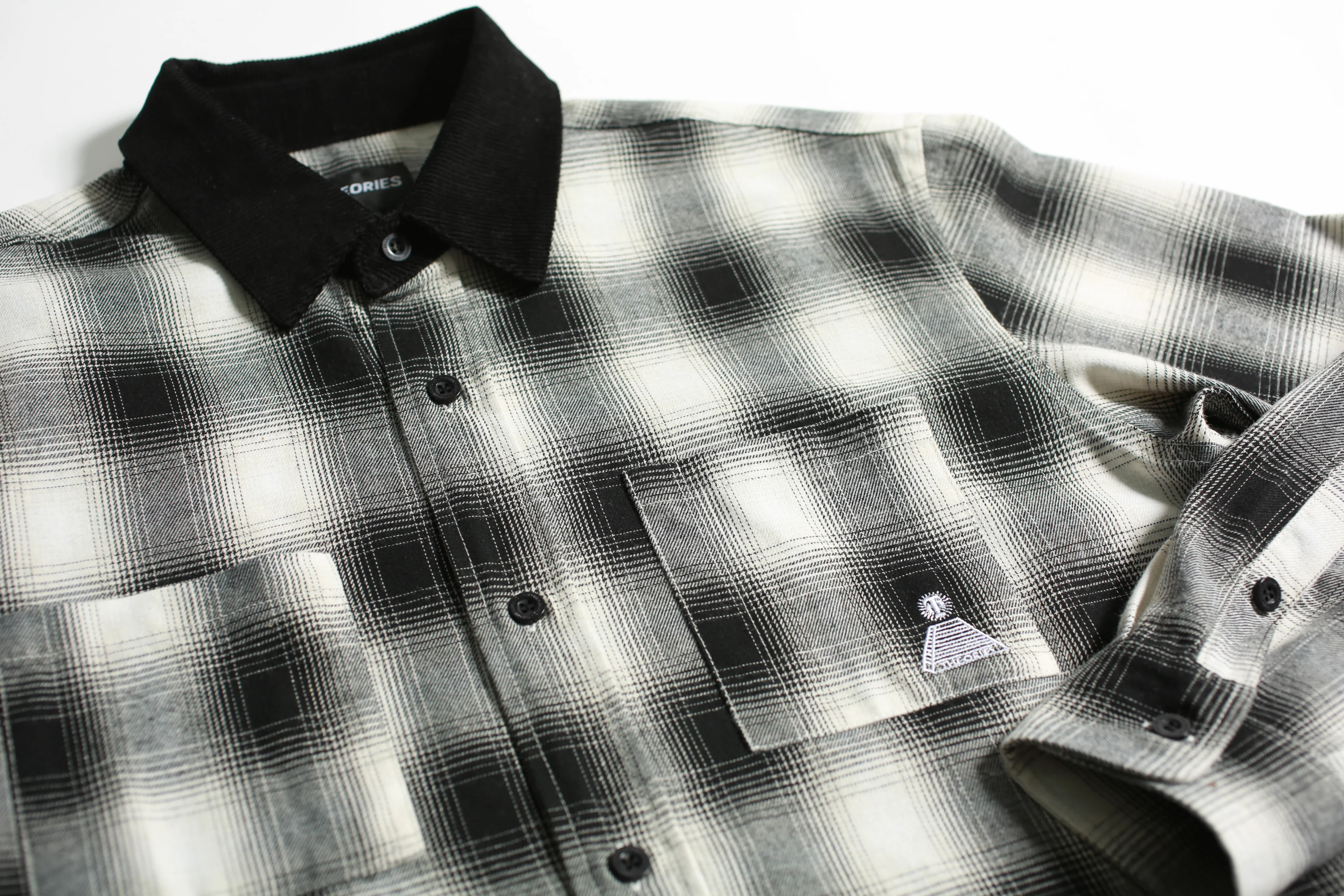 Theories Cascadia Flannel - Black / White - Image 3